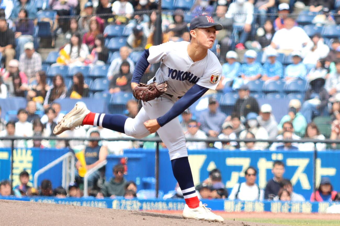 高校野球春季関東大会　準決勝　山梨学院対横浜　先発した横浜・小林鉄三郎（撮影・栗林真菜）