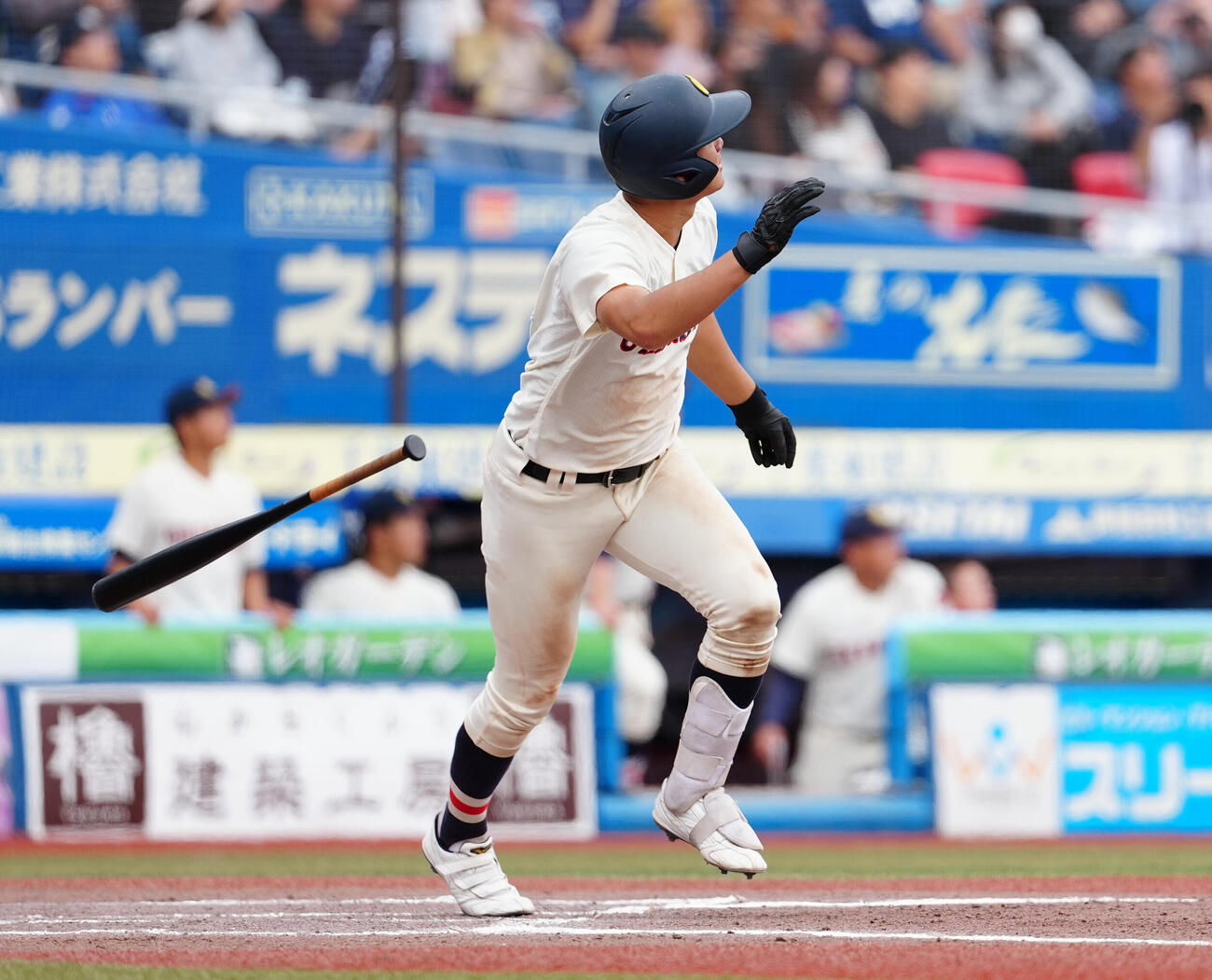 高校野球春季関東大会　準決勝　関東第一対浦和学院　6回裏浦和学院1死一塁、2点本塁打を放つ内藤蒼（撮影・鈴木みどり）
