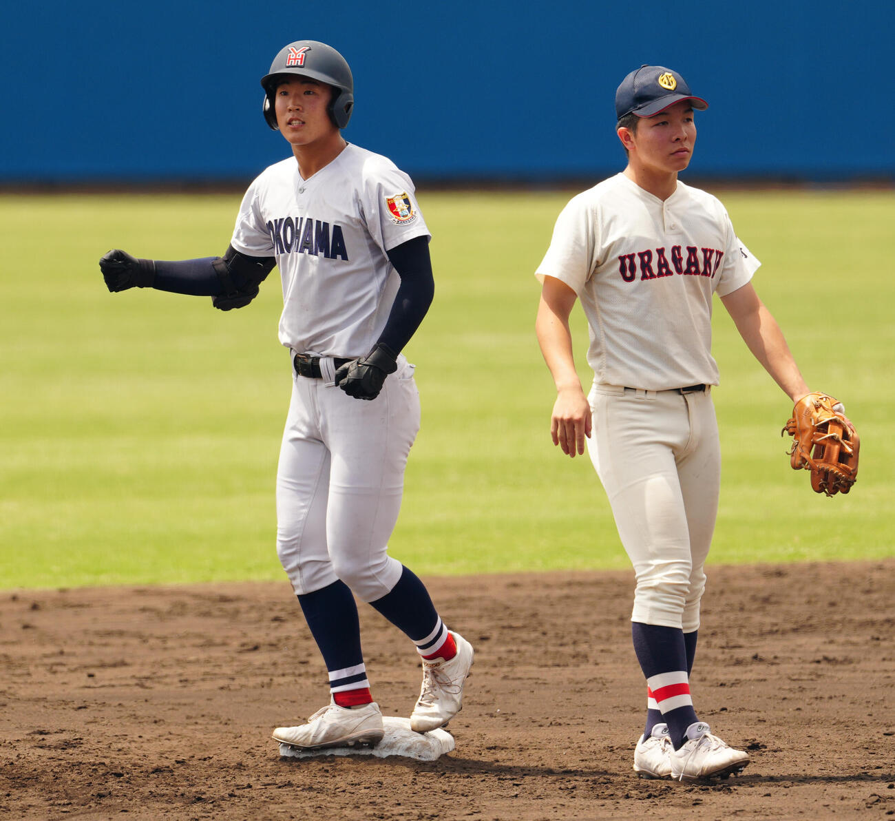高校野球春季関東大会　決勝　横浜対浦和学院　4回表横浜1死二塁、適時二塁打を放ち、ガッツポーズする田島陽翔（撮影・鈴木みどり）