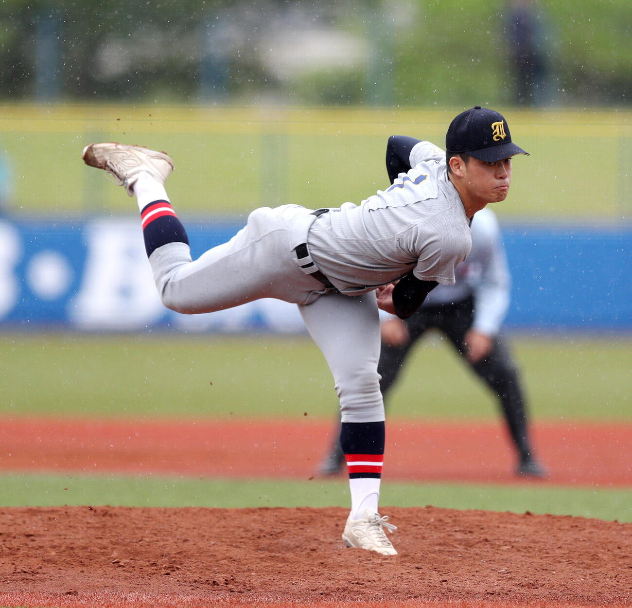 東北対仙台育英　2番手で登板した仙台育英・梶井湊斗（撮影・木村有優）