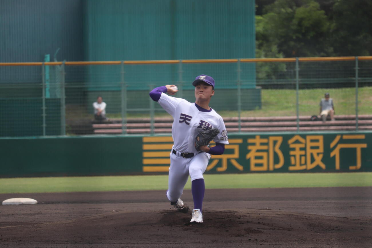 天理対京都外大西　完投した天理・長尾亮大