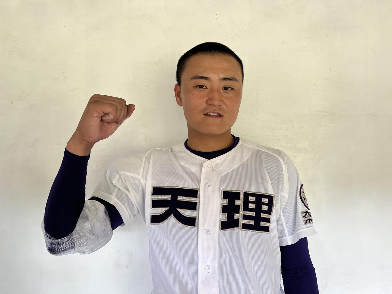 天理対京都外大西　完投した天理・長尾亮大