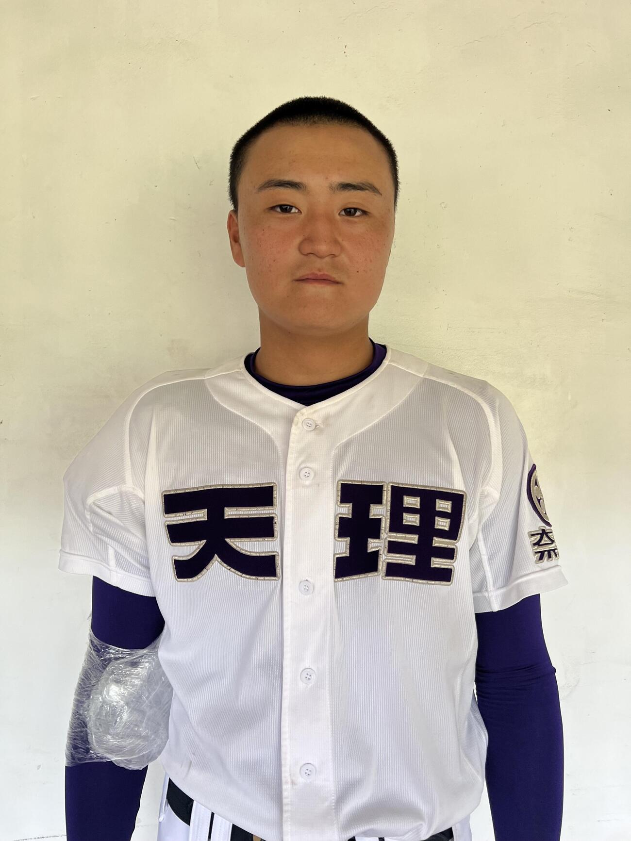 天理対京都外大西　完投した天理・長尾亮大