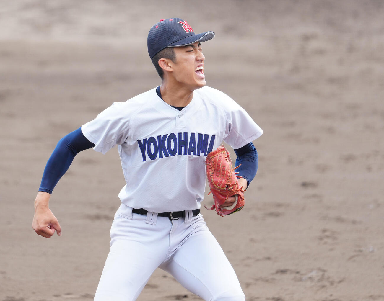 横浜対浦和学院　浦和学院に勝利し優勝を決め、雄たけびを上げる横浜・織田翔希（撮影・鈴木みどり）