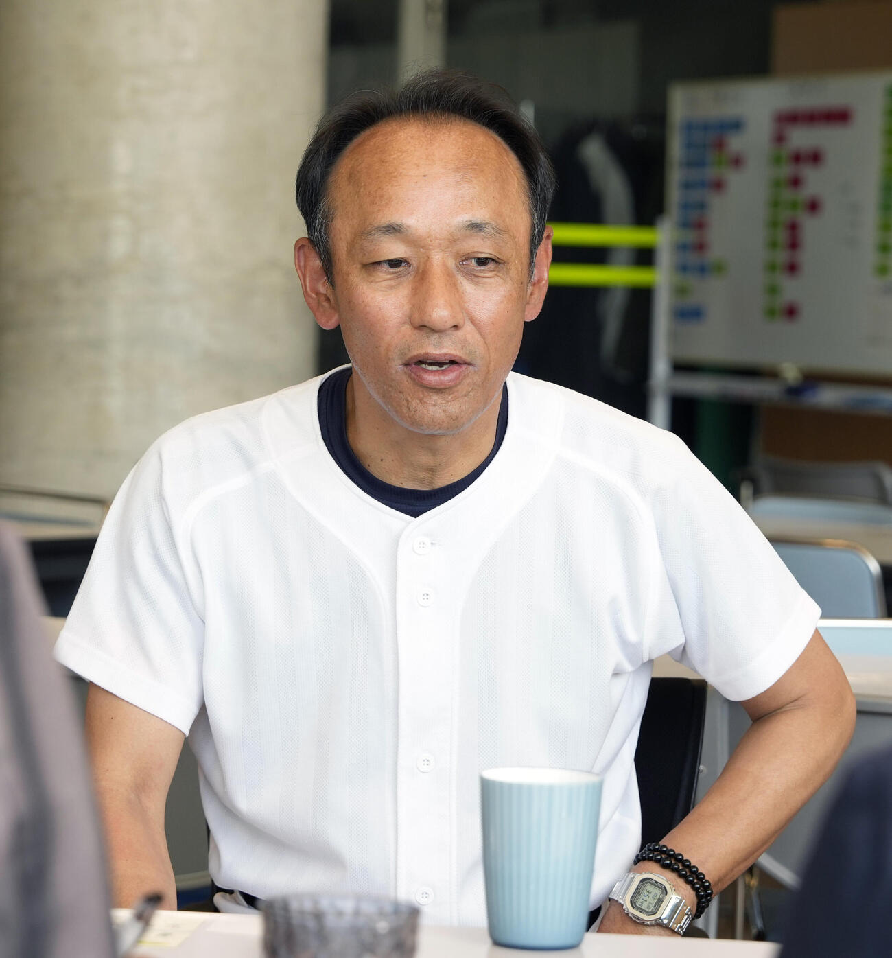 日大三会見　記者の質問に答える日大三・三木有造監督（撮影・小島史椰）＝2026年5月25日