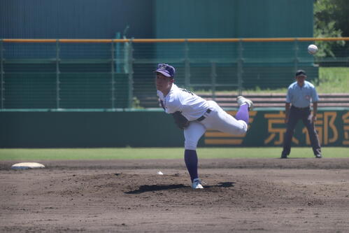 報徳学園対天理　先発した天理・新井