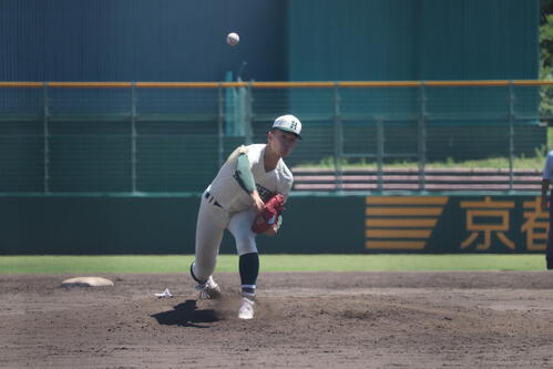 報徳学園対天理　先発の報徳学園・谷口