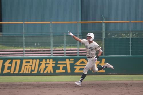 報徳学園対智弁和歌山 9回、満塁弾を放った山田主将