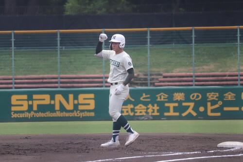 報徳学園対智弁和歌山 先制打を放った報徳学園・岸本