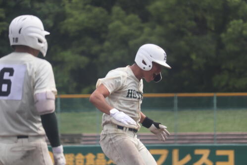 報徳学園対智弁和歌山 9回、満塁弾を放った山田主将