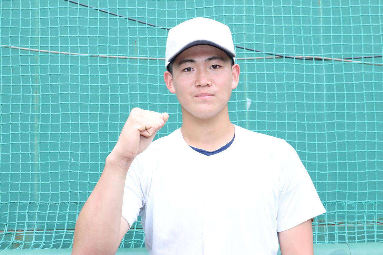 ガッツポーズをする帝京・目代龍之介（撮影・栗林真菜）