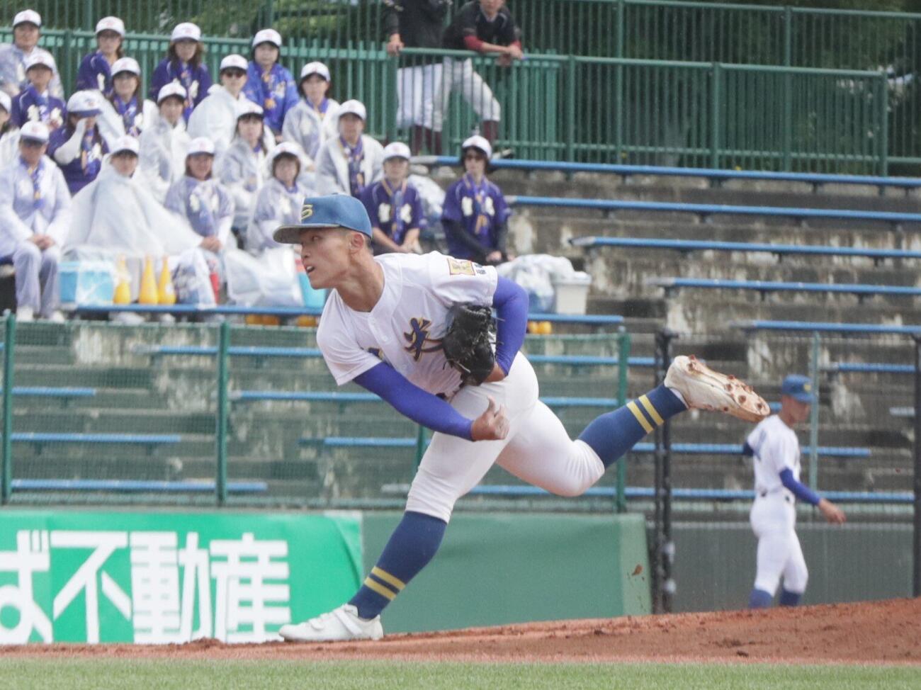 東北対聖光学院　先発し好投する聖光学院・紺野耀大投手（撮影・高橋香奈）