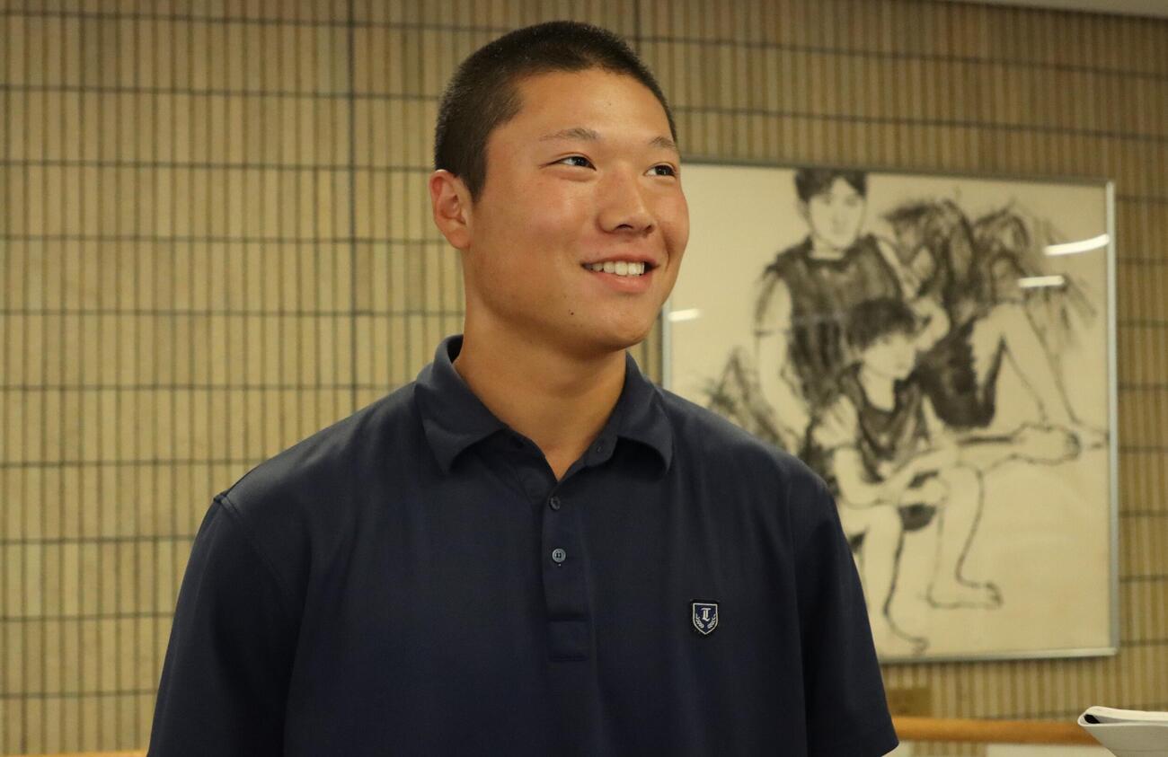囲み取材に応じる帝京・平田慎之介（撮影・栗林真菜）＝2026年6月14日