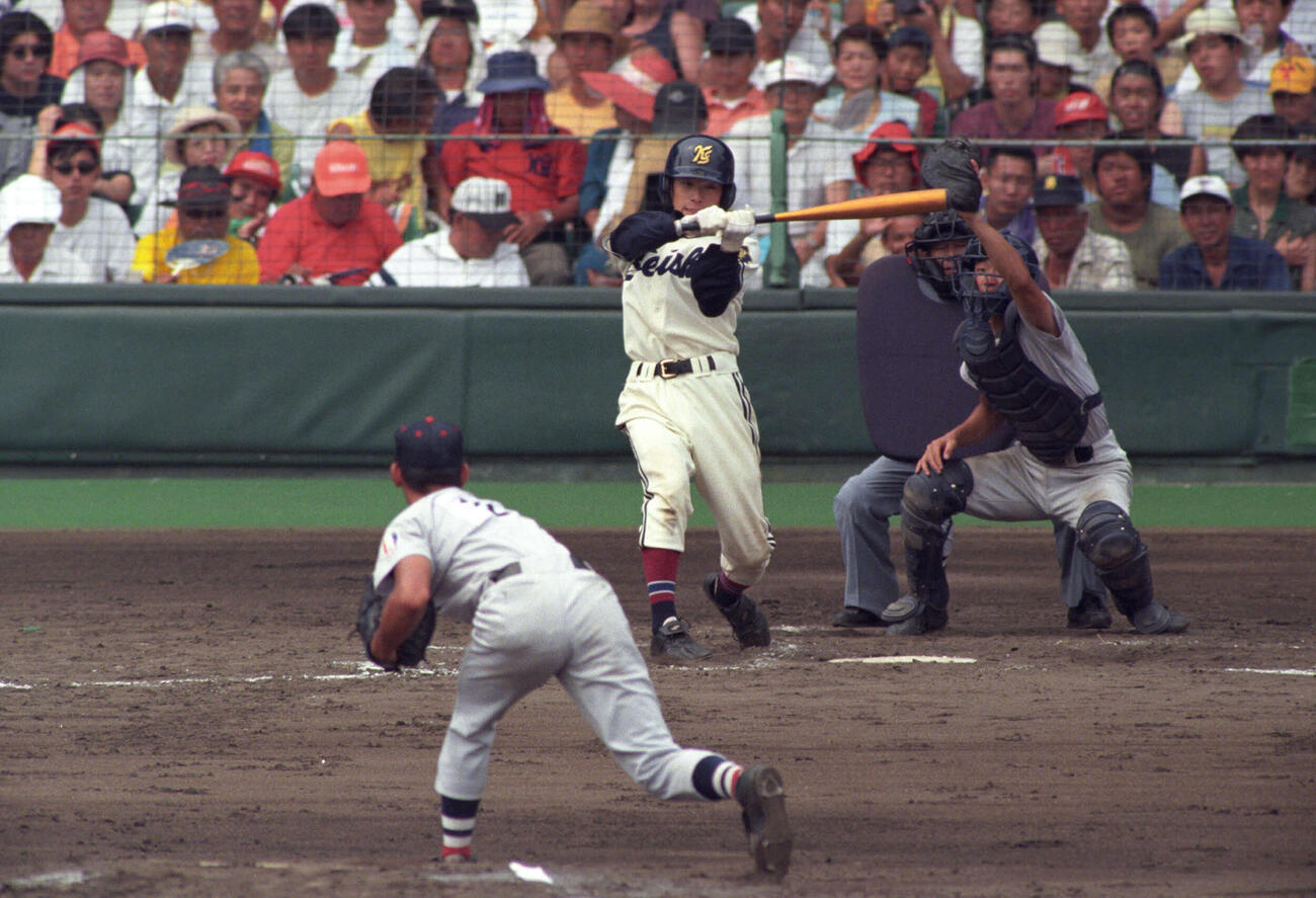 98年夏の甲子園決勝、横浜・松坂大輔の前に空振り三振に倒れる京都成章・古岡基紀