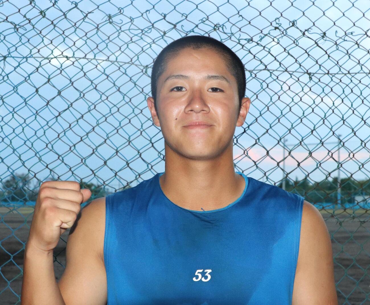 ガッツポーズする花咲徳栄・岩井虹太郎＝2026年6月撮影