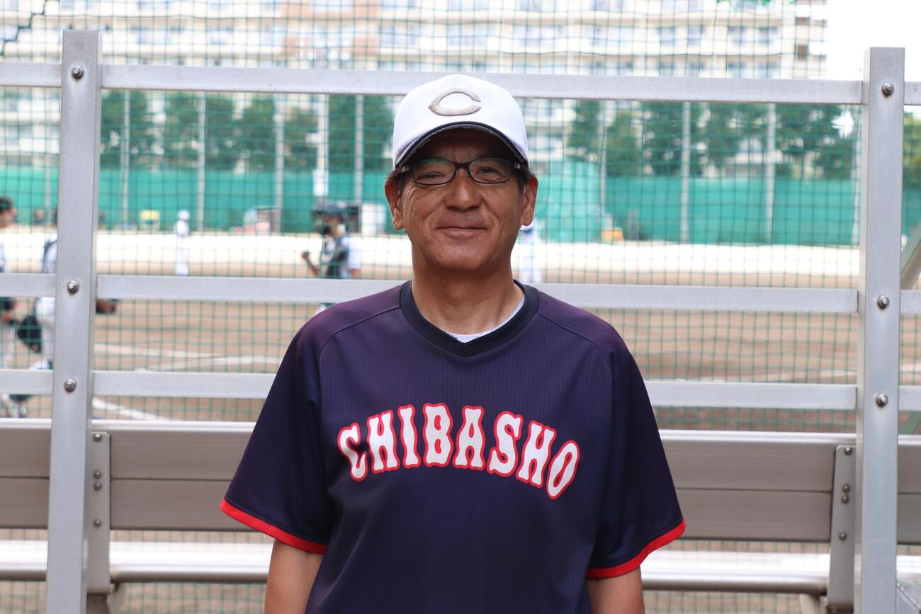 千葉商・野崎進監督（撮影・服部航大）