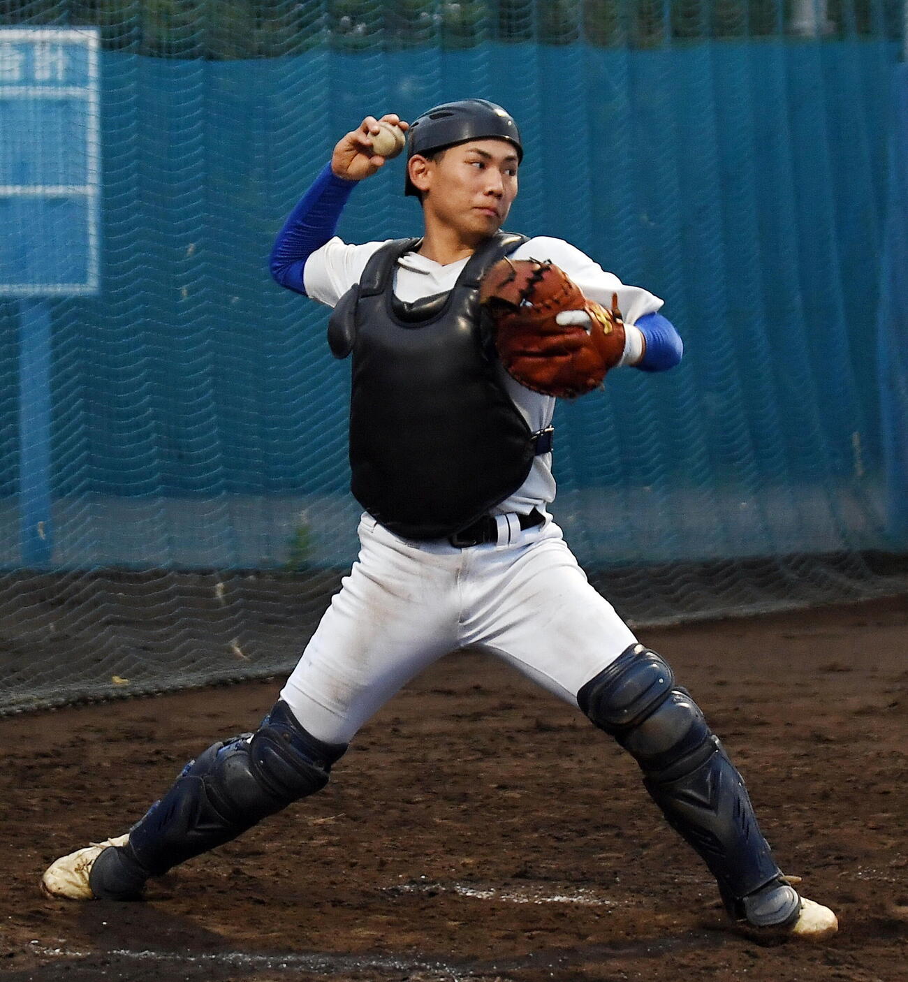 送球練習に励む浜松日体・遠見石