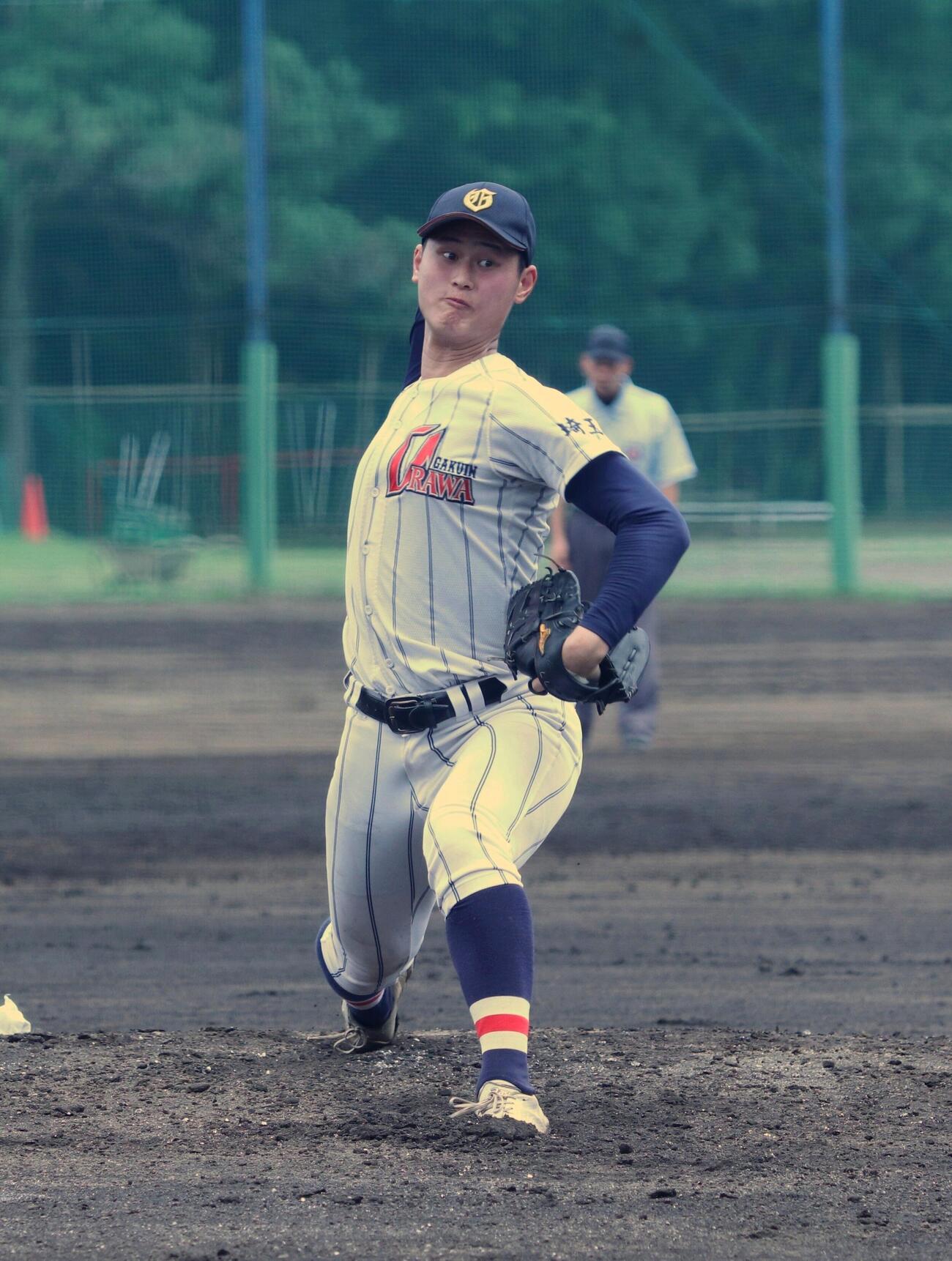 21日、八女学院との練習試合で力投する浦和学院・日高創太（撮影・会田京叶）
