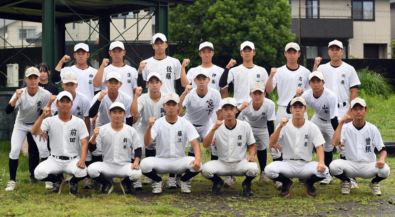 4年ぶりの甲子園を狙う日大三島の選手たち
