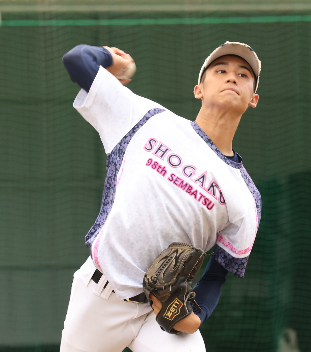 沖縄尚学・新垣有絃の投球フォーム（撮影・青山麻美）