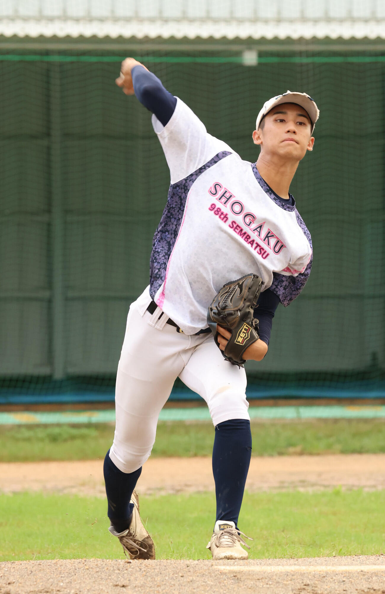 沖縄尚学・新垣有絃の投球フォーム（撮影・青山麻美）