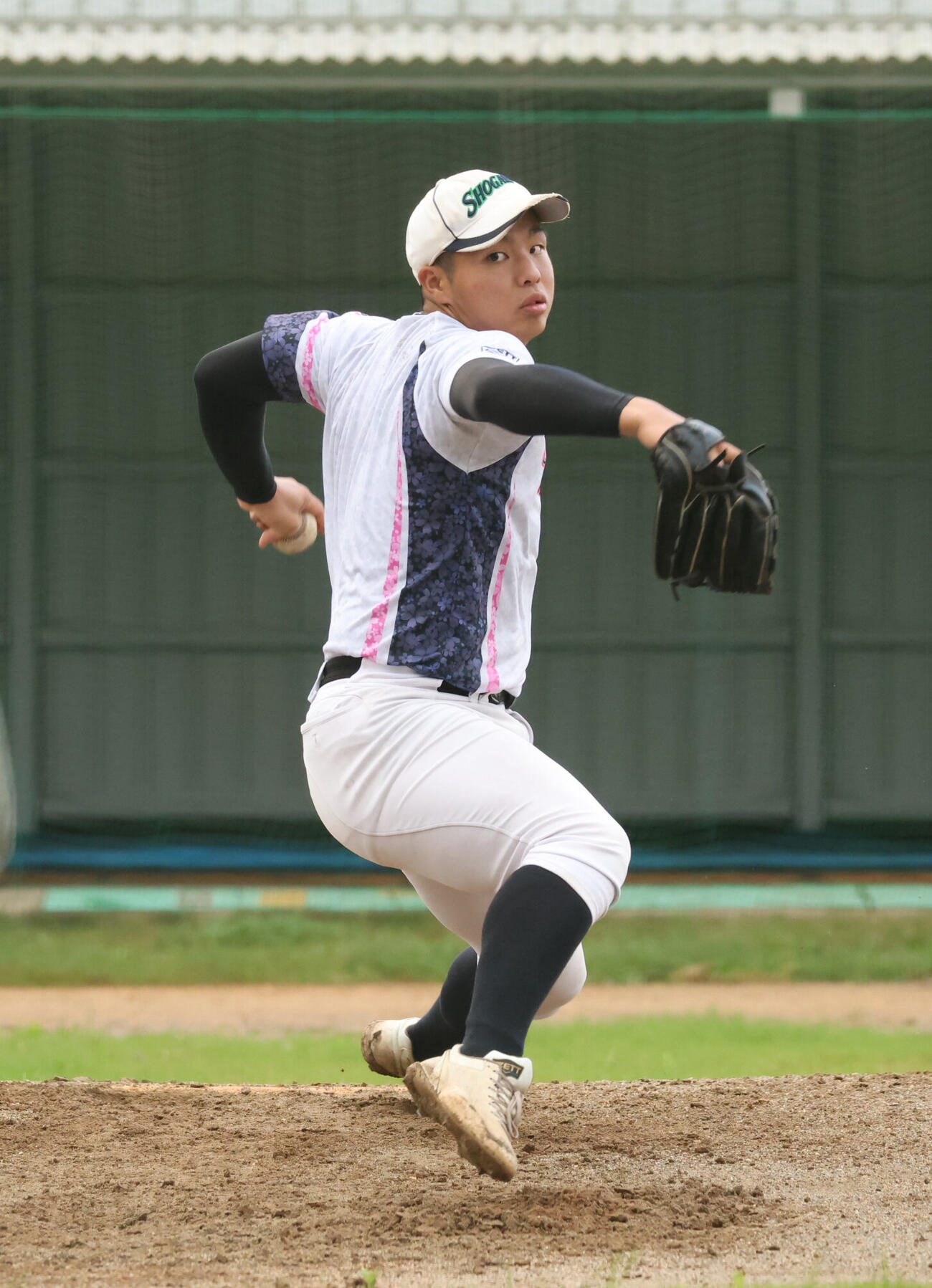 沖縄尚学・末吉良丞の投球フォーム（撮影・青山麻美）
