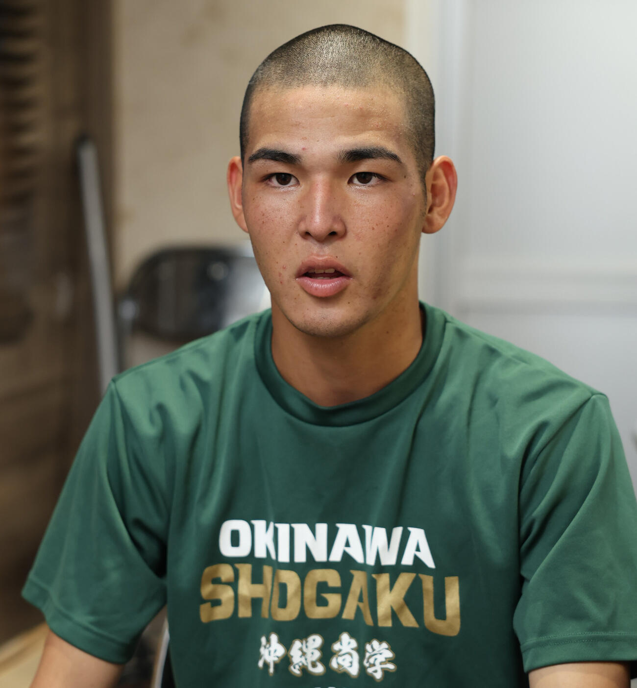 質問に答える沖縄尚学・山川大雅（撮影・青山麻美）