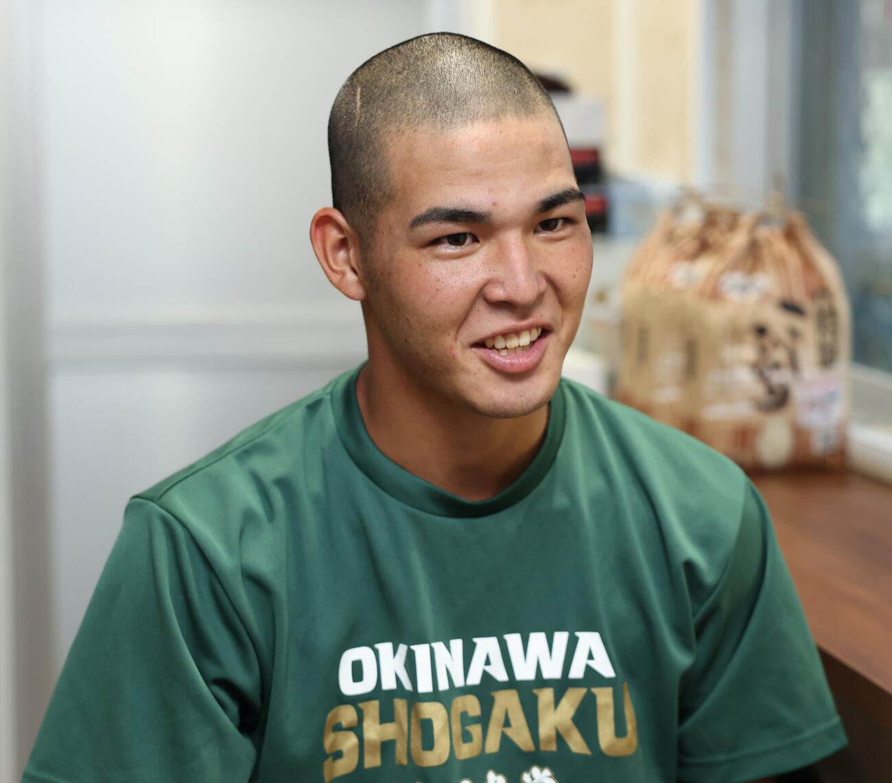 質問に答える沖縄尚学・山川大雅（撮影・青山麻美）