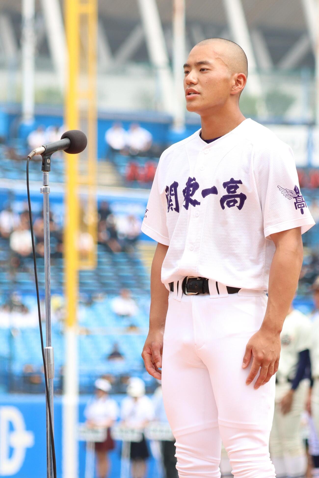 東・西東京大会開会式で選手宣誓を務めた関東第一・井口瑛太（撮影・栗林真菜）