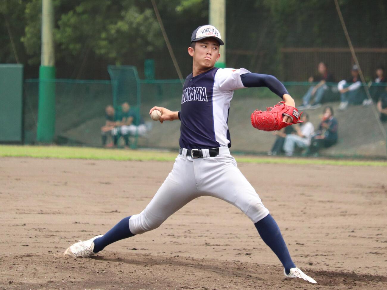 横浜対浦和学院　7回2安打2失点に抑えた先発の横浜、織田翔希（撮影・保坂淑子）