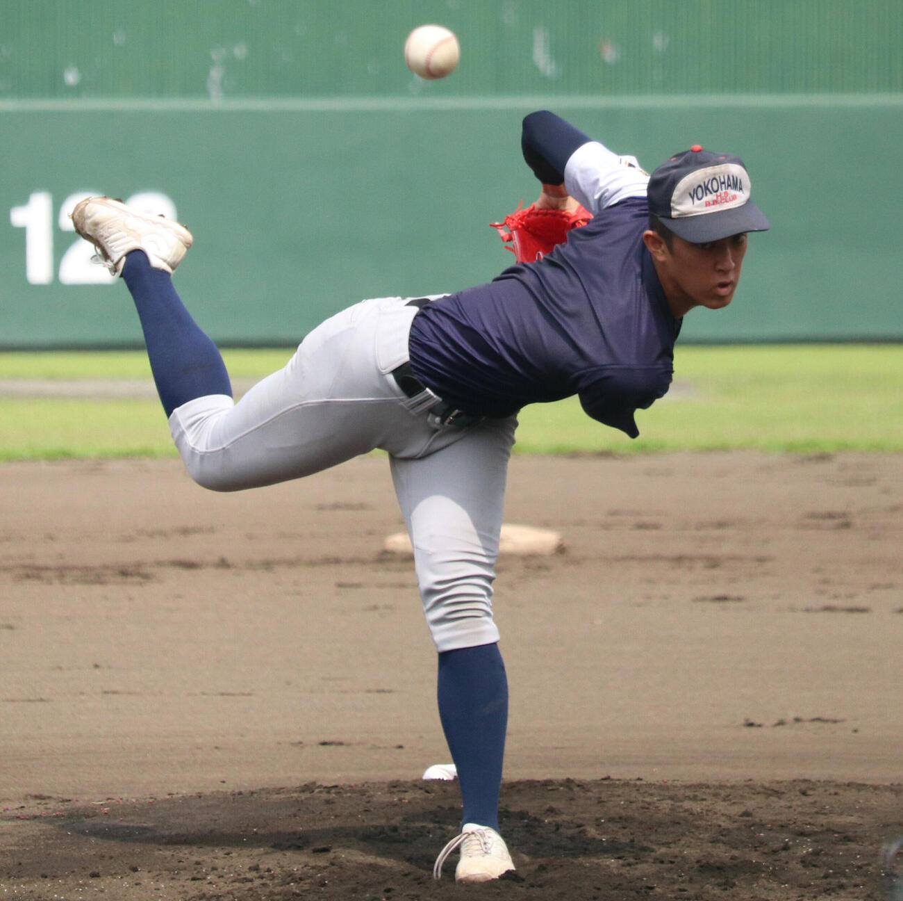 横浜対浦和学院　7回2安打2失点に抑えた横浜・織田翔希（撮影・保坂淑子）