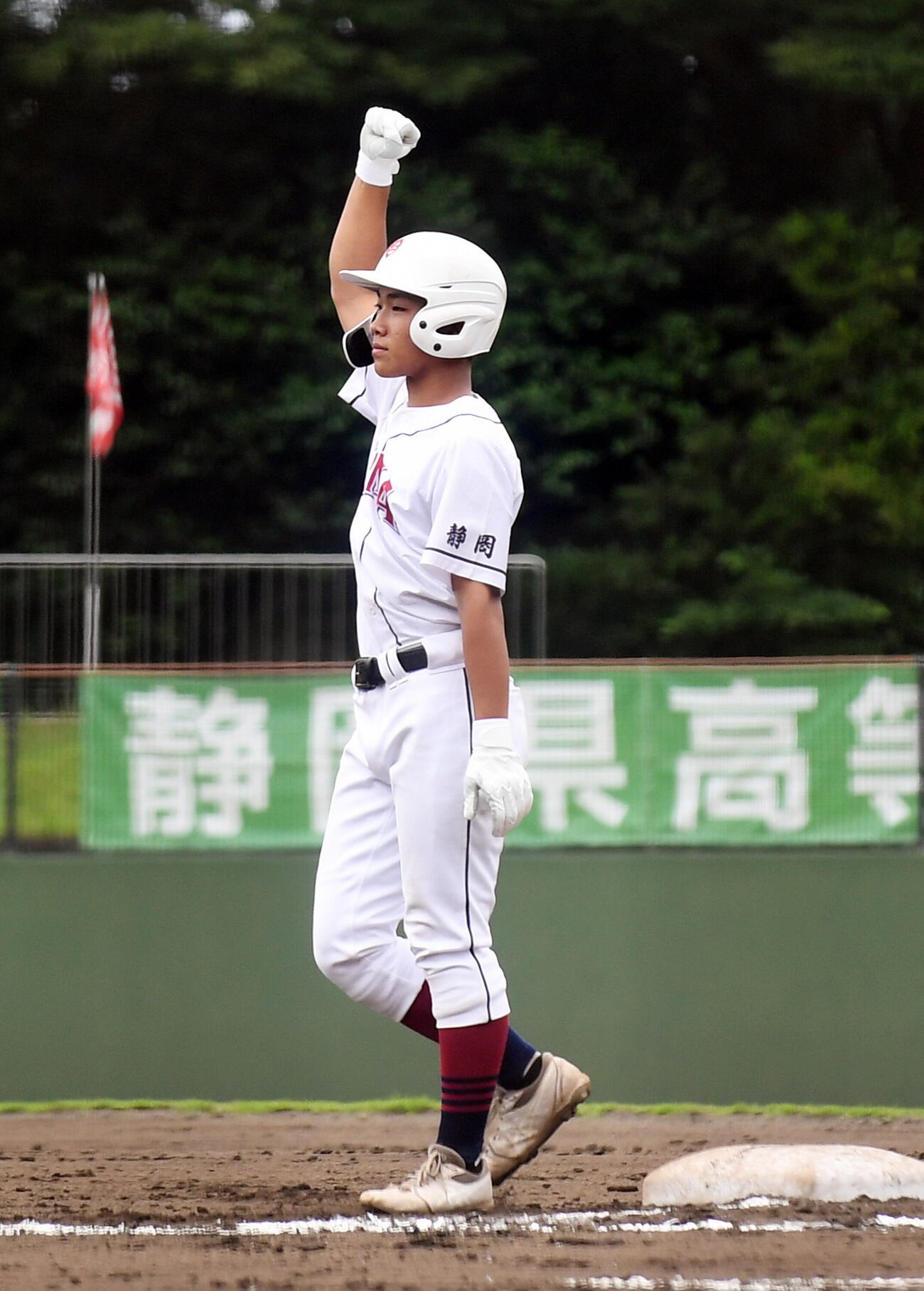 小山対誠恵　1回表小山無死二、三塁、中前に先制の2点適時打を放ちガッツポーズの長戸