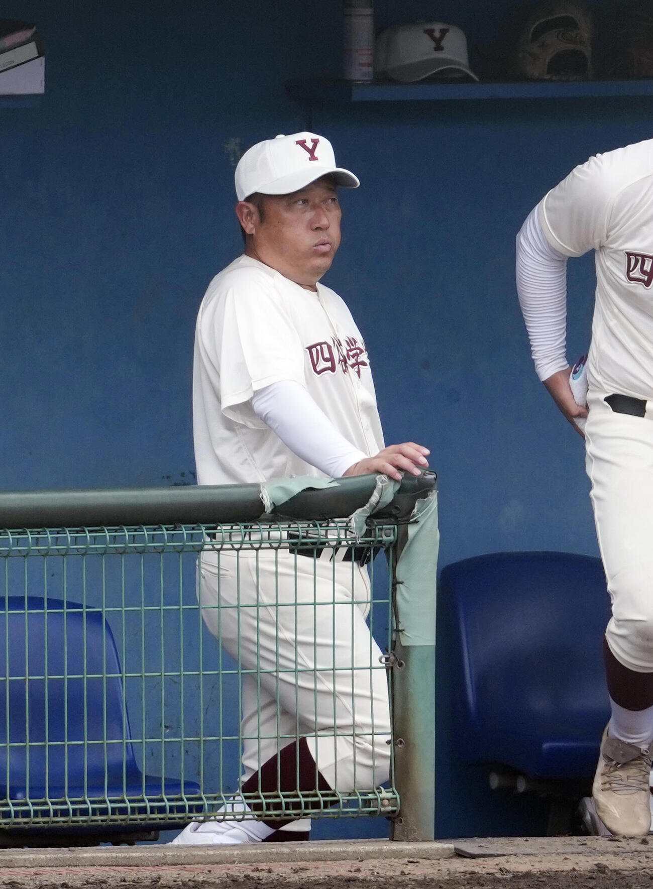 四谷学院対つくば秀英　戦況見つめる四谷学院・本村幸雄監督（撮影・小島史椰）