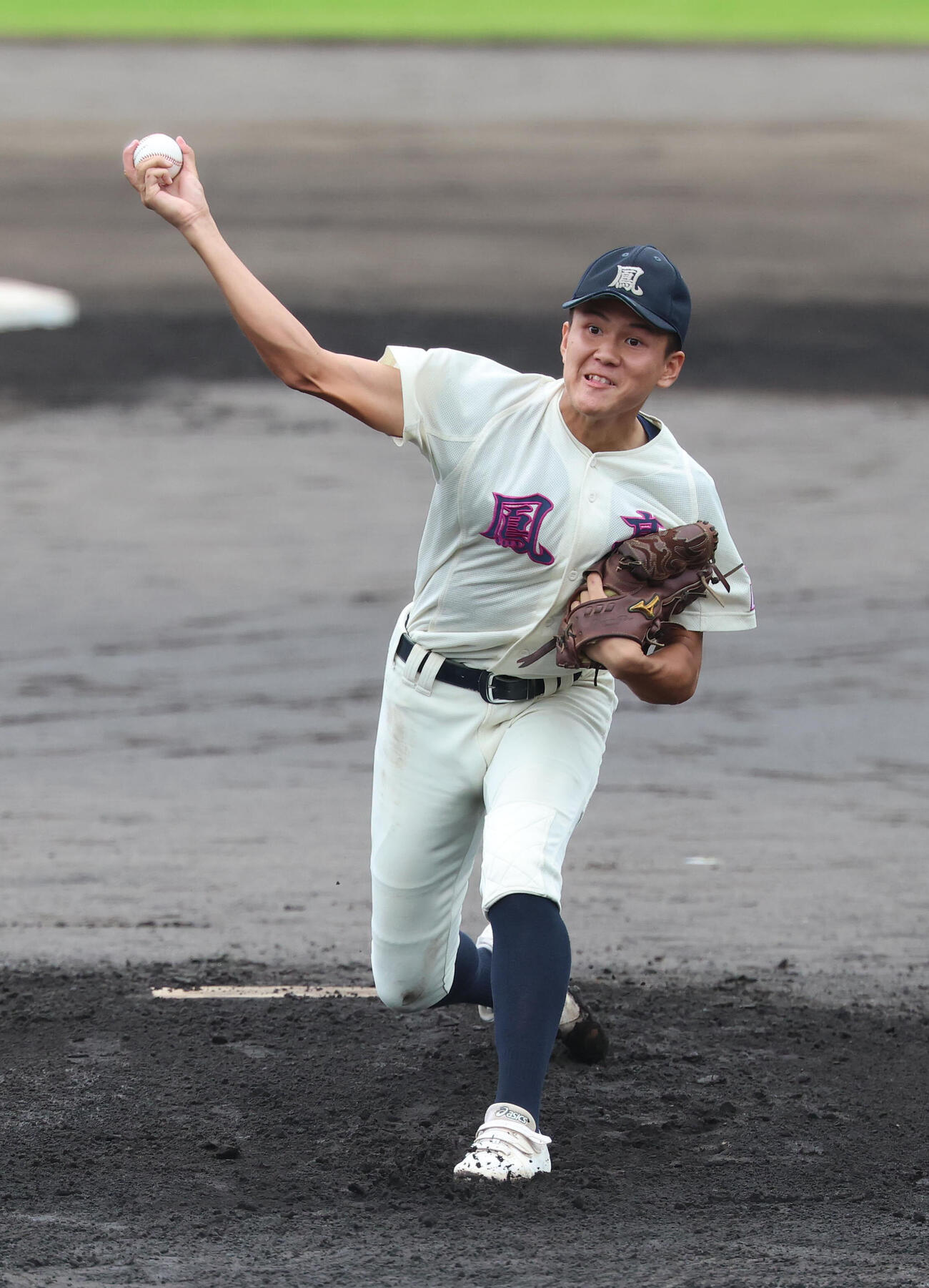 今宮対鳳　今宮戦に先発する鳳・馬渕蓮音（撮影・白石智彦）