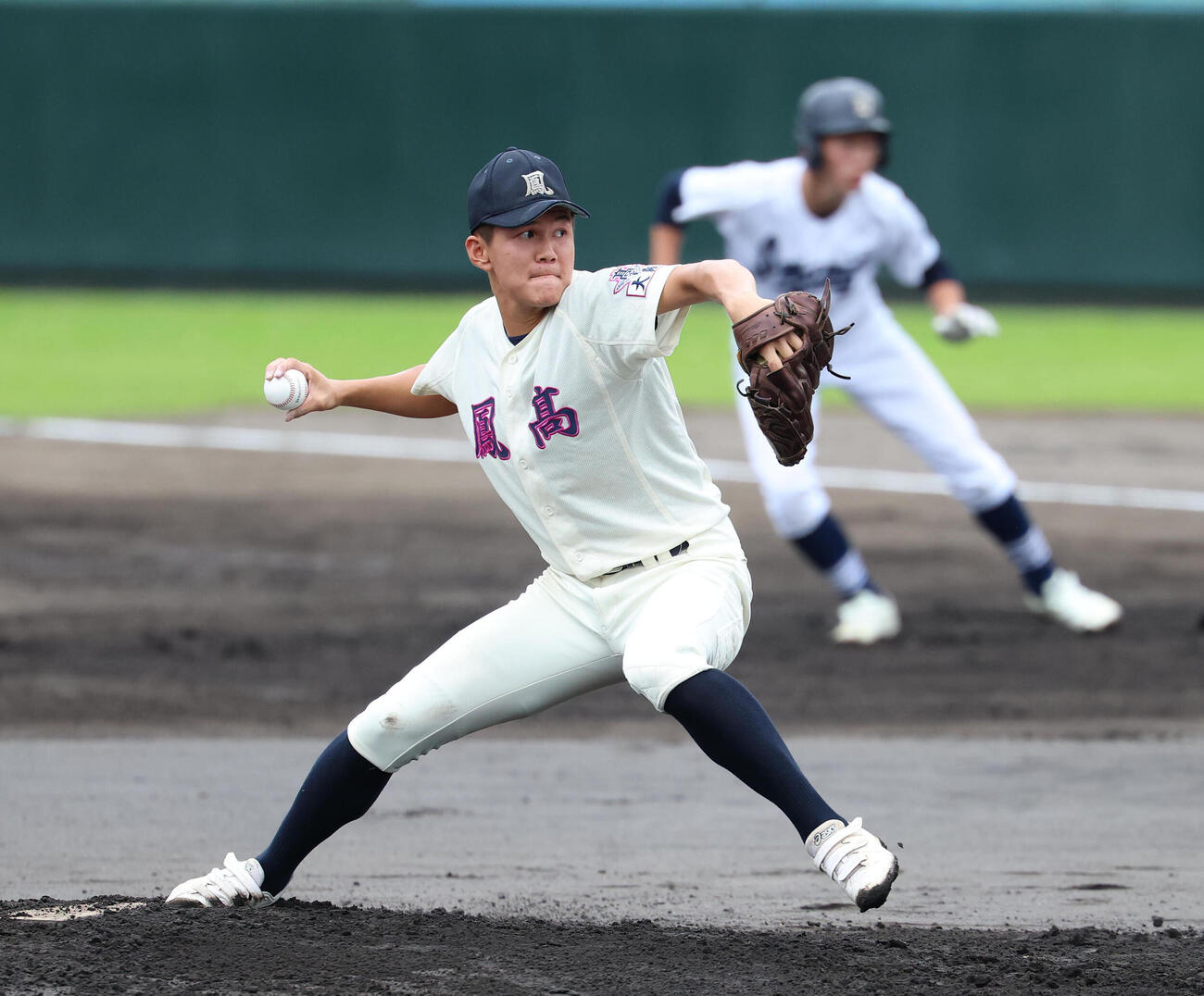 今宮対鳳　今宮戦に先発する鳳・馬渕蓮音（撮影・白石智彦）