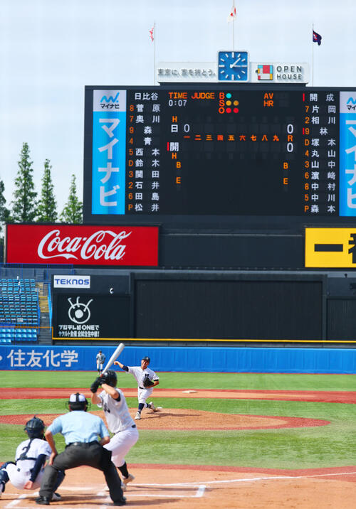 日比谷対開成 1回裏開成無死、力投する日比谷先発の松井佑樹(撮影・野上伸悟)