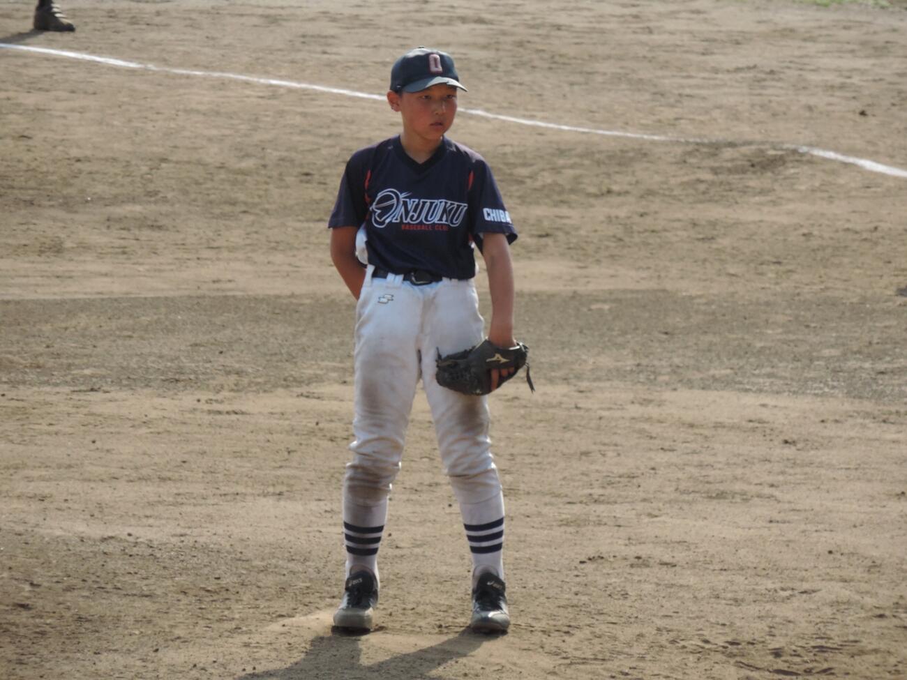 マウンド上で真剣な表情を見せる小学4年の菰田陽生