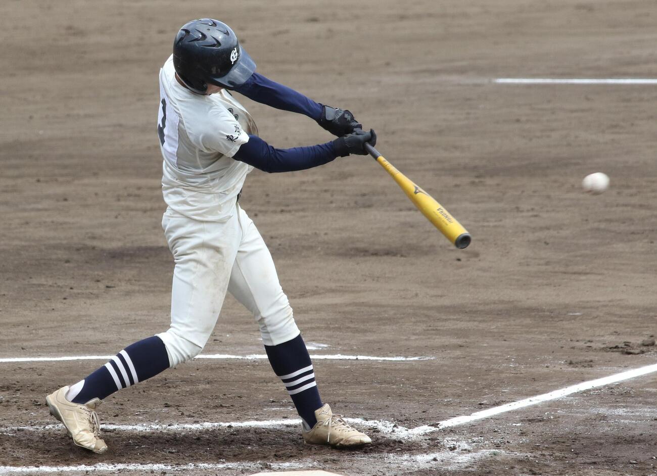 第108回全国高校野球西東京大会　1回戦　東学大付対清瀬　7回裏、ダメ押しとなる中前適時打を放つ東京学芸大付・重松拓歩（撮影・田島優大）