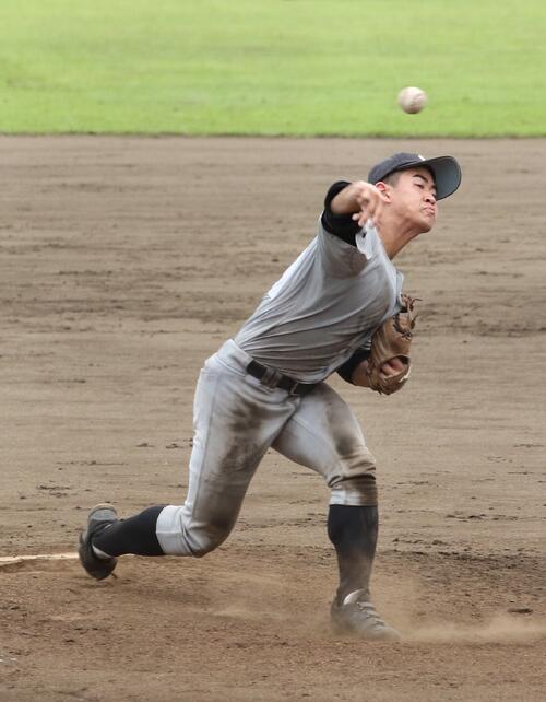 【高校野球】「地に足がつかないような感じ」２年生間中が劇打で三鷹中教校サヨナラ勝ち／西東京