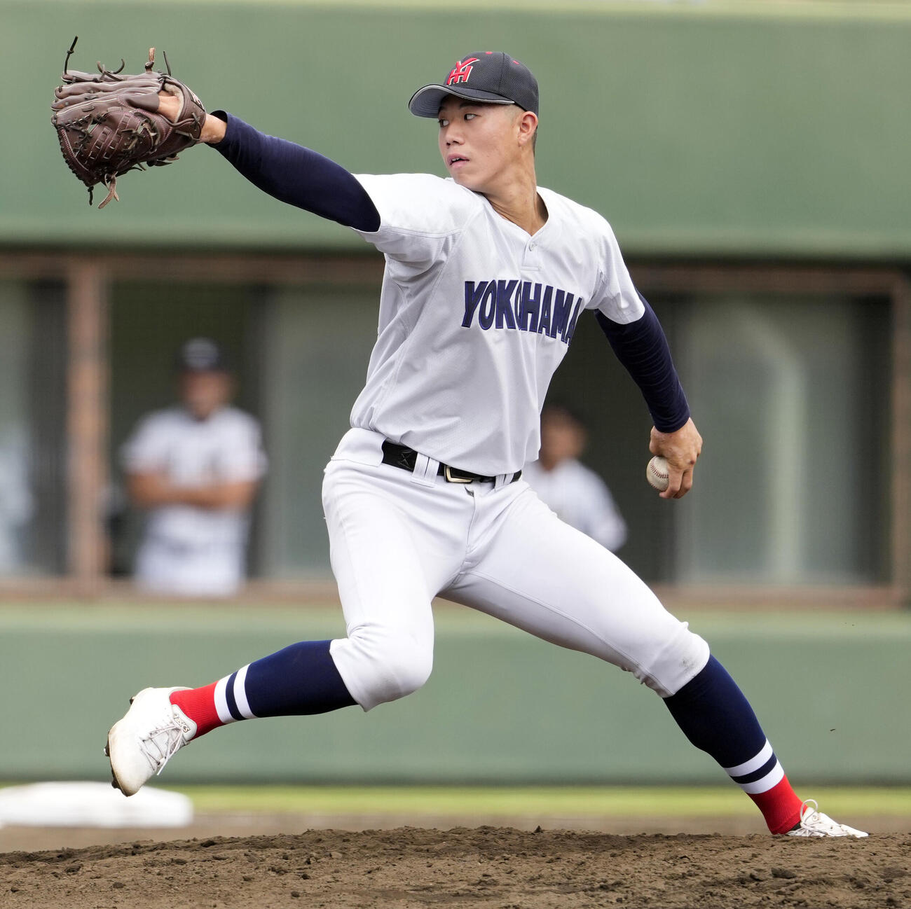 湘南工大付対横浜　7回表から登板し力投する横浜・小林鉄三郎（撮影・小島史椰）