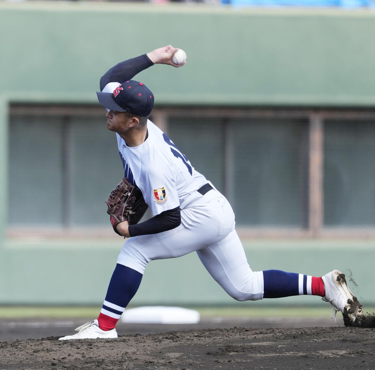 湘南工大付対横浜　1回表途中から登板し力投する横浜・林田滉生（撮影・小島史椰）