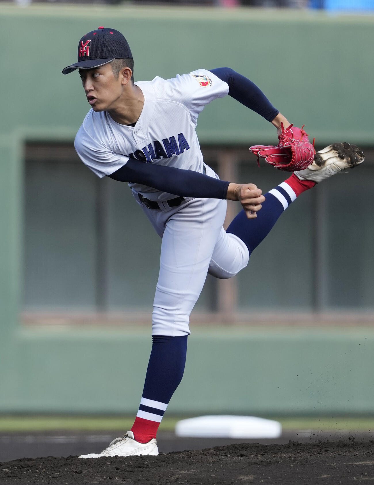 湘南工大付対横浜　力投する横浜先発の織田翔希（撮影・小島史椰）