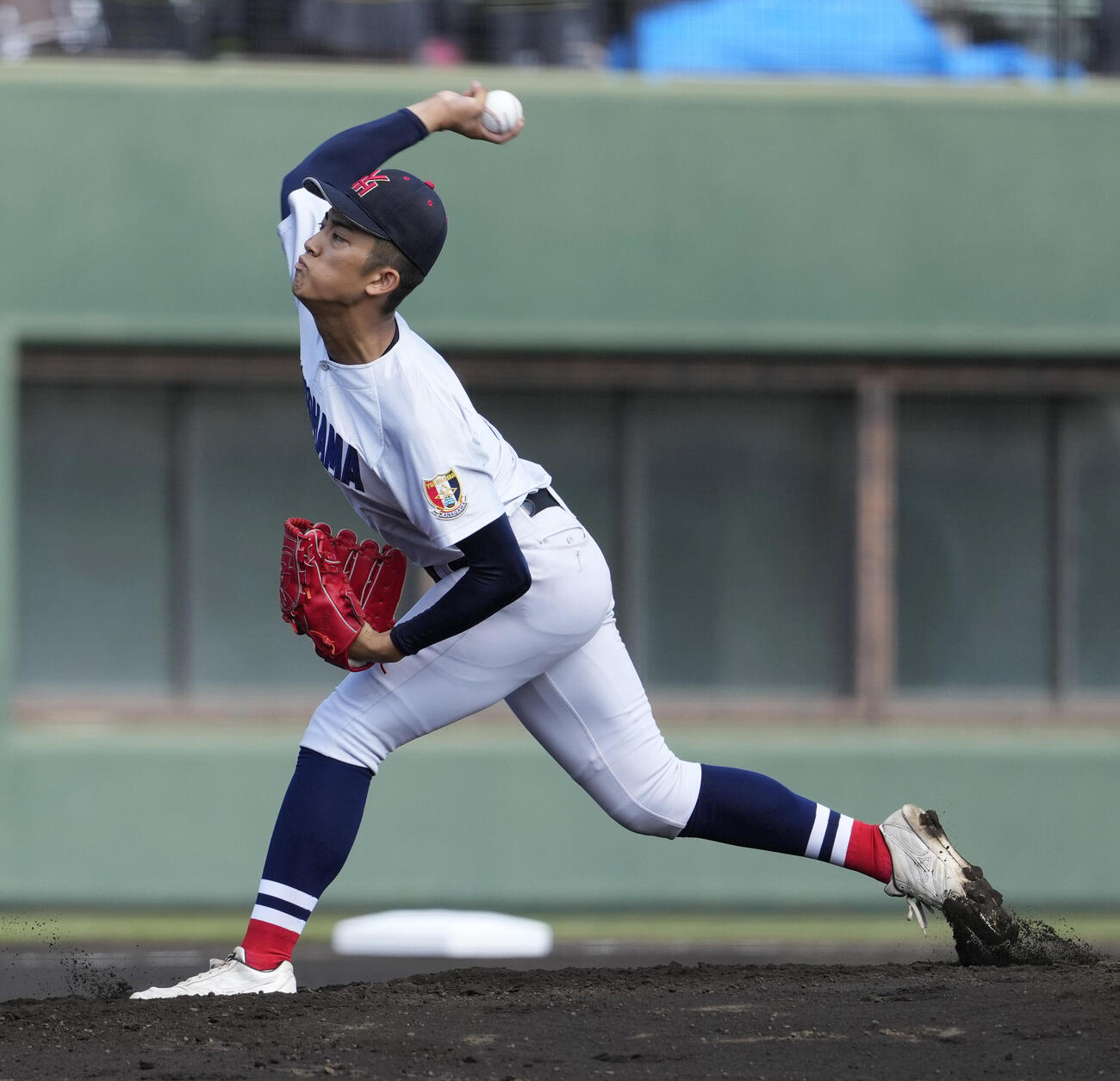 湘南工大付対横浜　力投する横浜先発の織田翔希（撮影・小島史椰）