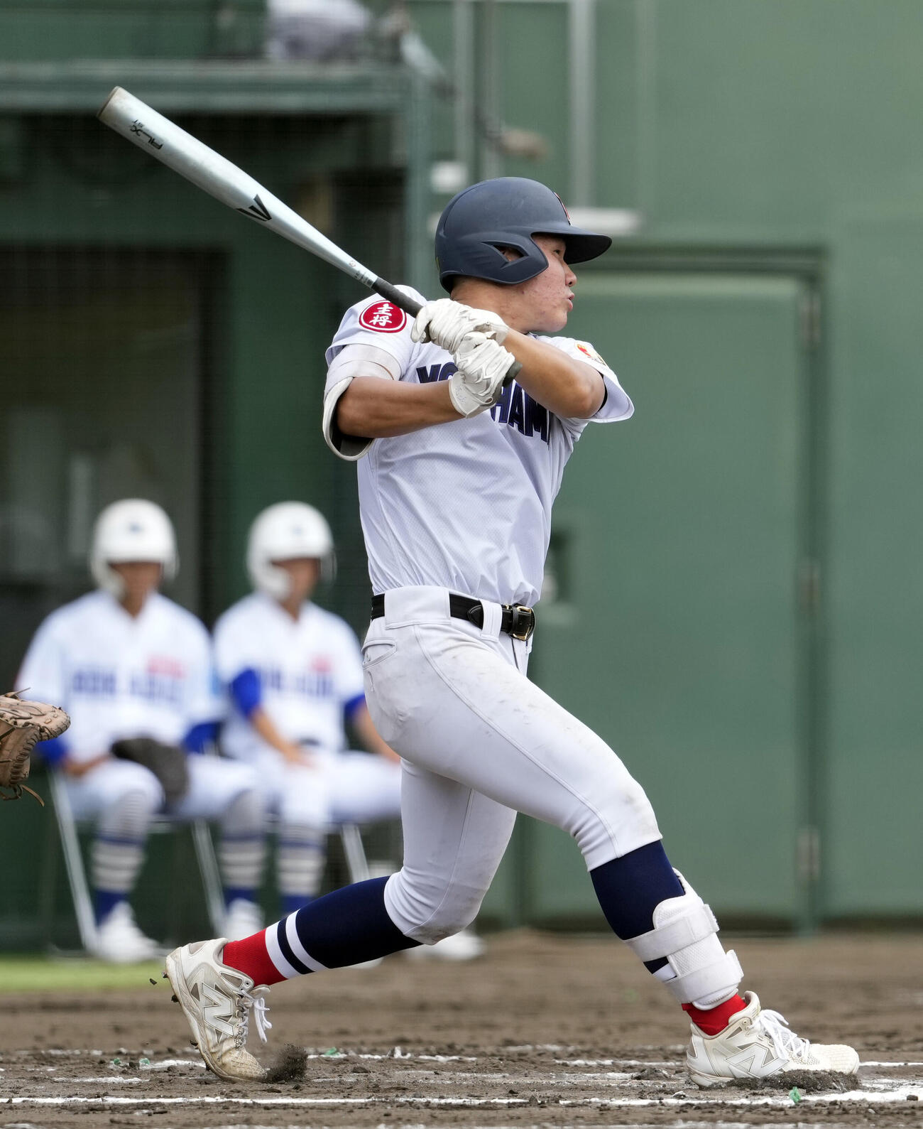 湘南工大付対横浜　6回裏横浜1死、左越え二塁打を放つ小野舜希（撮影・小島史椰）