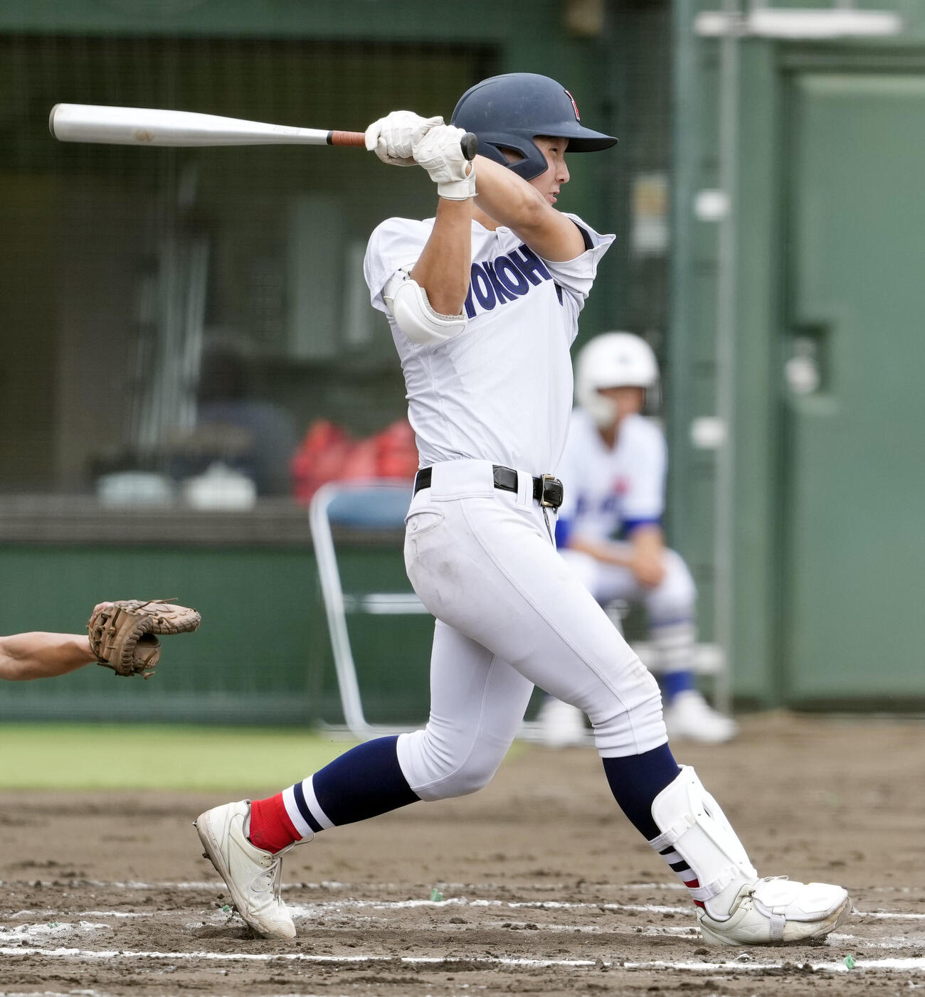 湘南工大付対横浜　6回裏横浜2死二塁、適時二塁打を放つ池田聖摩（撮影・小島史椰）