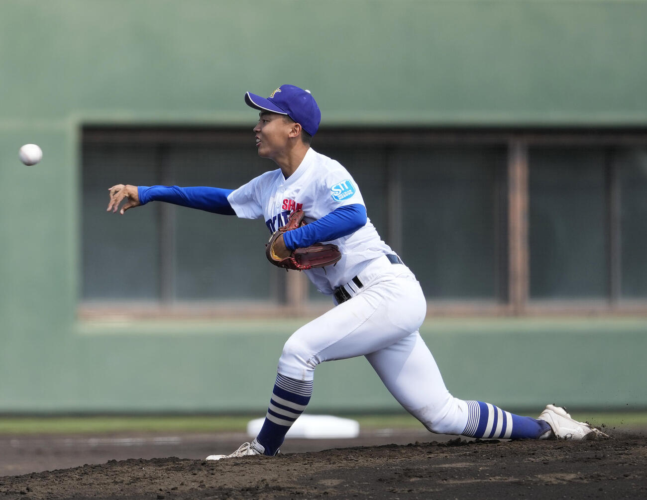 湘南工大付対横浜　力投する湘南工大付先発の神部泰輝（撮影・小島史椰）