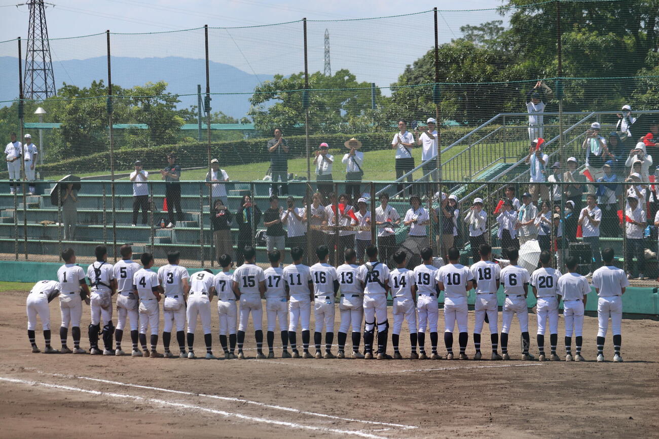 日星対洛南　洛南は初戦敗退となり、西日本唯一の女性監督である山村さんは12年目の節目で退任となった（撮影・佐藤妙月）