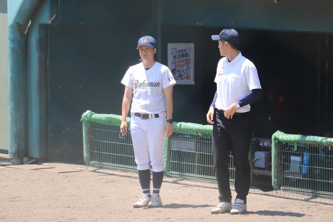 日星対洛南　洛南は初戦敗退となり、西日本唯一の女性監督である山村さんは12年目の節目で退任となった（撮影・佐藤妙月）