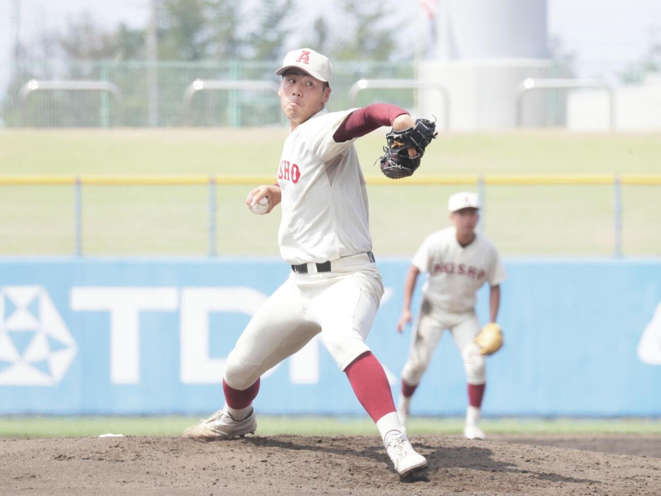 先発のマウンドに上がった秋田商・佐藤颯真投手（撮影・高橋香奈）