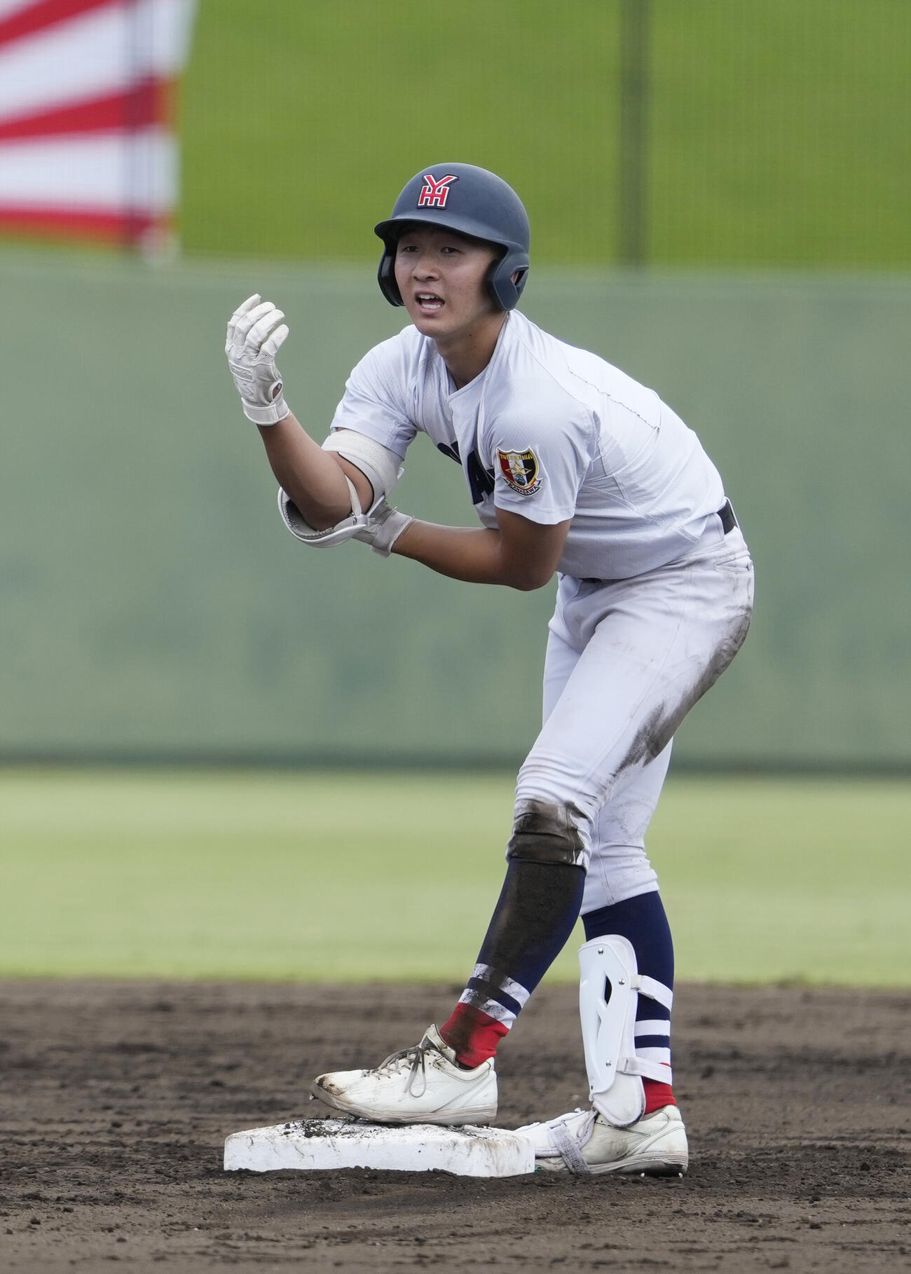 湘南工大付対横浜　6回裏横浜2死二塁、適時二塁打を放ち出塁する池田聖摩（撮影・小島史椰）
